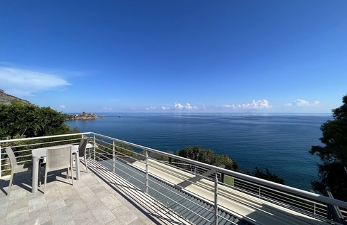 Cefalu Villa | The swimming villa with pool