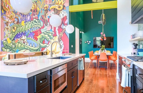 Faubourg Lafayette Hotel | The Syd | Street Parades | Heated Pool & Oasis