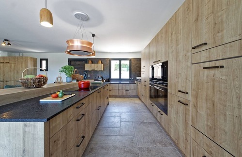 La Celle House | The Syrah and Chardonnay villas: 10 superb rooms in the heart of a vineyard.