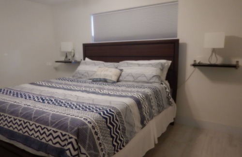North Central Hollywood Apartment | The T-R-O-P-I-C of HOLLYWOOD