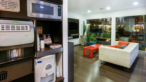 Burbank Hotel | The Tangerine - a Burbank Hotel