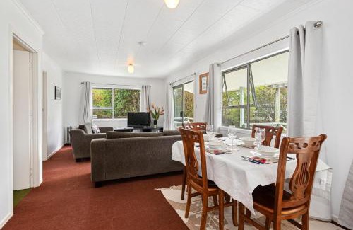 Mangawhai Heads House | The Taranui Cottage - Mangawhai Heads Holiday Home