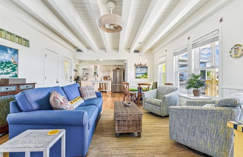 East End House | THE TASTEFULLY DECORATED INTERIOR is just the beginning of the delights of this cute home.