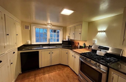 Ithaca House | The Tate House, Historical and Spacious, 5 miles to downtown