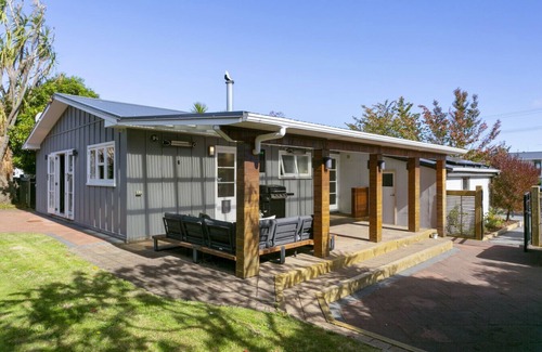Taupo House | The Te Hatepe Hideaway