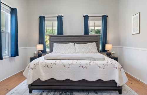 Tellico Plains Hotel | The Tellico Plains Inn, Historic Boutique Hotel, The Babcock Room