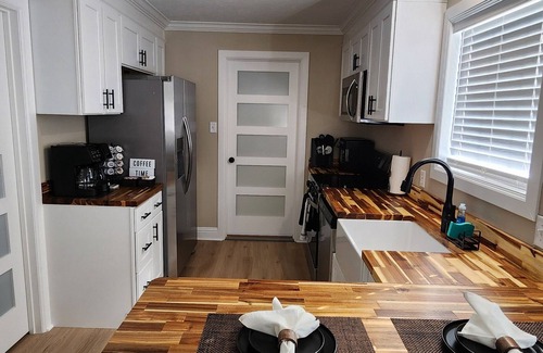 Texarkana House | The Texarkana Baby - Urban Living in Historic Neighborhood + 2-Car Garage