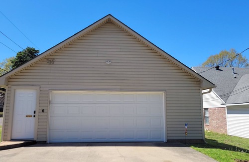 Texarkana House | The Texarkana Baby - Urban Living in Historic Neighborhood + 2-Car Garage