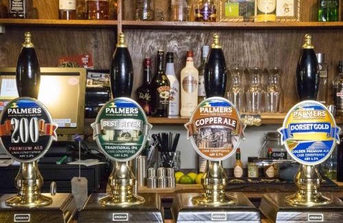 Powerstock Hotel | The Three Horseshoes