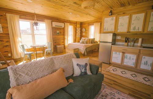 Elizabethton Cabin | The Thru-Hiker: A Tiny Cabin in Appalachia, less than 5 miles from the AT!