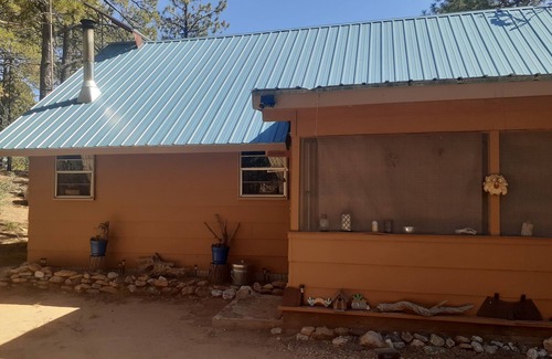 Mountainair Cabin | The Thunderbird Cabin is located 70 miles from abq NM.