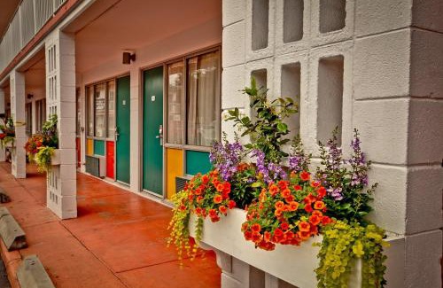 Yamacraw Village Hotel | The Thunderbird Inn