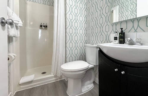 Regional District of Nanaimo Hotel | The Tide's Inn