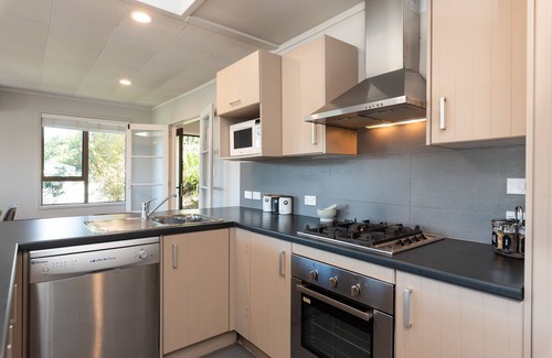 Okiato Cottage | The Tide Watcher - Okiato Holiday Home
