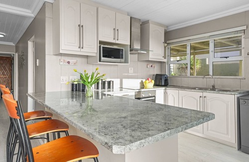 De Kelders House | The Tides at Gansbaai
