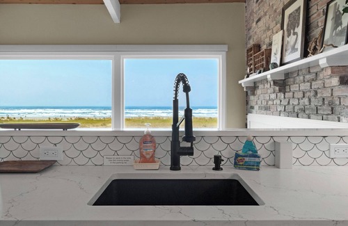 Seaside Condo | The Tides by the Sea - Entire rental unit in Seaside, Oregon, United States