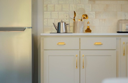 New Plymouth Apartment | The Timber Haus| Luxury Scandinavian Design + Hot Tub | Fire Pit | Romantic