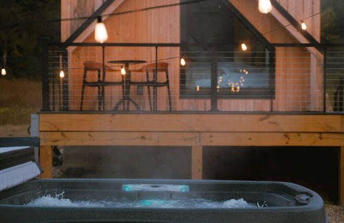 New Plymouth Apartment | The Timber Haus| Luxury Scandinavian Design + Hot Tub | Fire Pit | Romantic