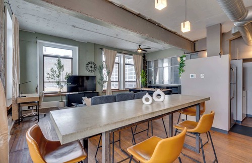 Civil Rights Historic District Apartment | The Timeless Flat| Pool Table| Covered Parking |DT