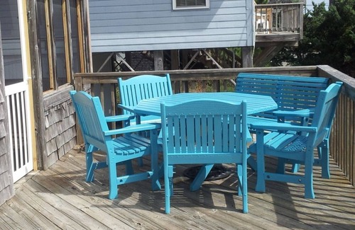 Avon Cottage | The Tipsy Pelican- The Best Place To Relax! Books Saturday to Saturday.