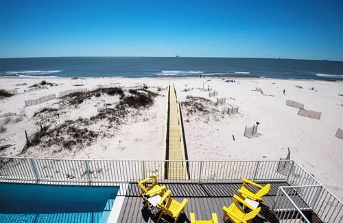 Southpointe House | The Tipsy Turtle/Beachfront/Private Pool/Pets