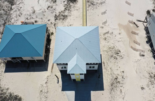 Southpointe House | The Tipsy Turtle/Beachfront/Private Pool/Pets