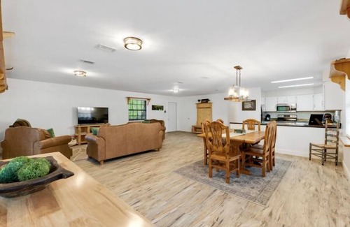 Fort White Cabin | The Tipsy Turtle located on Ichetucknee River!