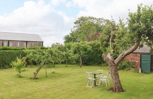 Warrington Cottage | THE TOOLSHED, romantic, character holiday cottage in Birchwood