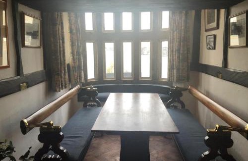 The Lizard Hotel | The Top House Inn