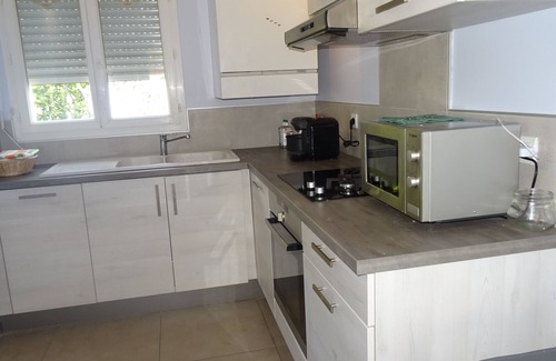 Manosque Apartment | The top of the Golden Mount (air conditioned)