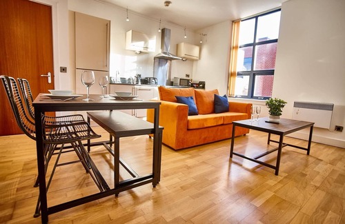 Manchester Apartment | The Tourmaline Suite