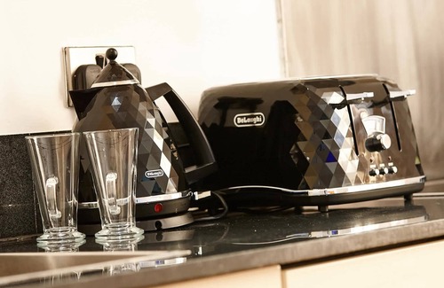 Manchester Apartment | The Tourmaline Suite