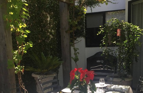Newtown House | The Town house is tucked away behind Pakington Street, Newtown.