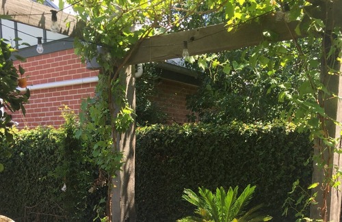Newtown House | The Town house is tucked away behind Pakington Street, Newtown.