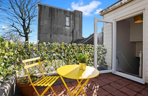 Montpelier House | The Townhouse | By My Getaways | Free Parking