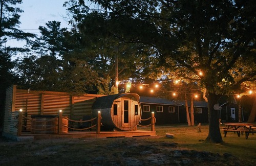 Havelock-Belmont-Methuen Ski Chalet | The Trace at Oak Lake - Chalet #14 Queen Studio