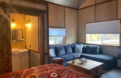 South Fork House | The Trail HeadnAt the Crossroads of Town and Trail