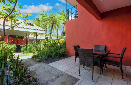 Coco House | The Tranquil Coco Townhouse: 300 Meters from the Beach!