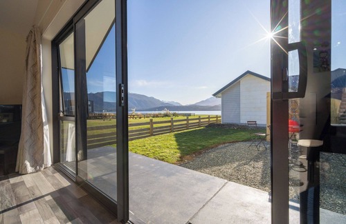 Te Anau House | The Tranquil Edge - Te Anau Holiday Home
