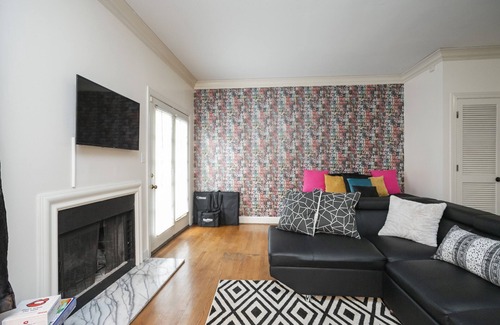 West End House | "The Traveller" 2bd Townhome off WEST END! 8 min ->DT!