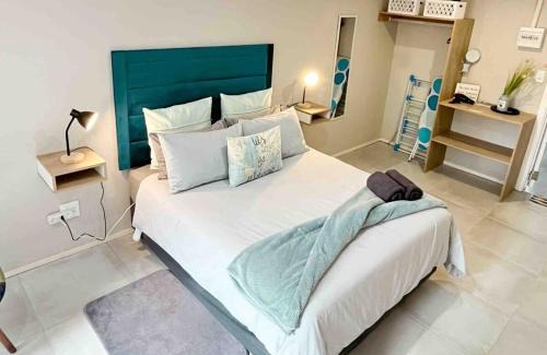 Walmer House | The Travellers Inn, Short Road