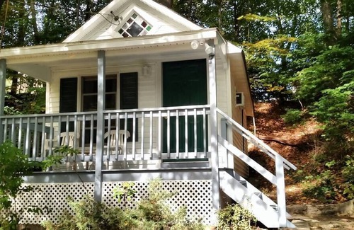 East Lyme House | The Tree House (Cottage 7)