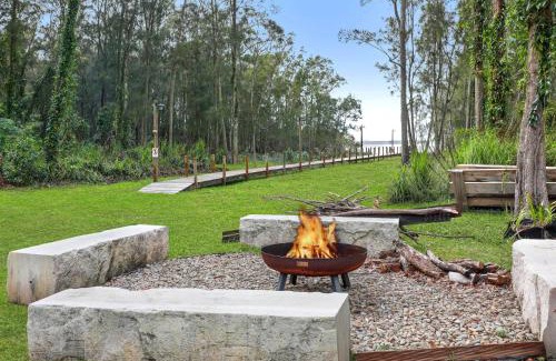 St. Georges Basin House | The Treehouse - Pet Friendly home in Jervis Bay!