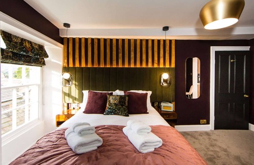 Askrigg Apartment | The Tristan Suite at Skeldale House