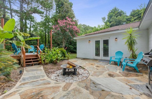 West Ashley House | The Tropic - Large Jungly Oasis, Great for Groups