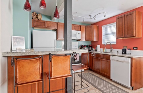 Peter Howell Apartment | The Tucsonan Style Casita - FULLY FENCED AND PET FRIENDLY!