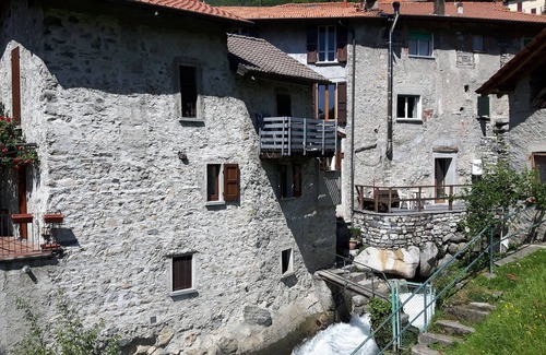 Nesso Apartment | The Turr de Mezz Nesso-apartment with Lake View Room - Relaxing and Tranquil