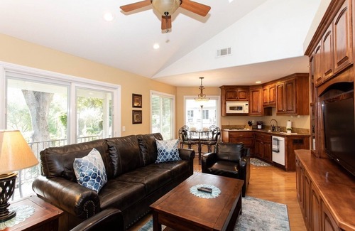 Fallbrook House | The Twin Cabs-Active Winery House