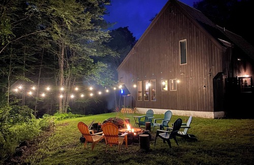 Plymouth Cabin | ~The TymeOff~ 15 min to Killington/Okemo, cozy/private cabin in the woods
