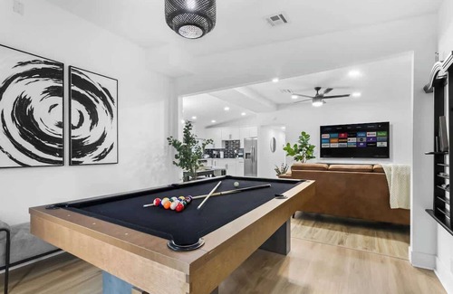 North Las Vegas House | The Ultimate 8BR Retreat in NLV w/Pool Table Fun!
